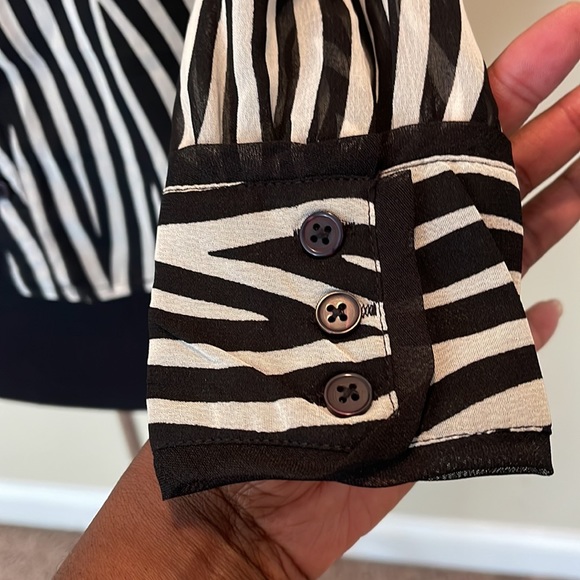 New! Stylish Blouse - Picture 3 of 9